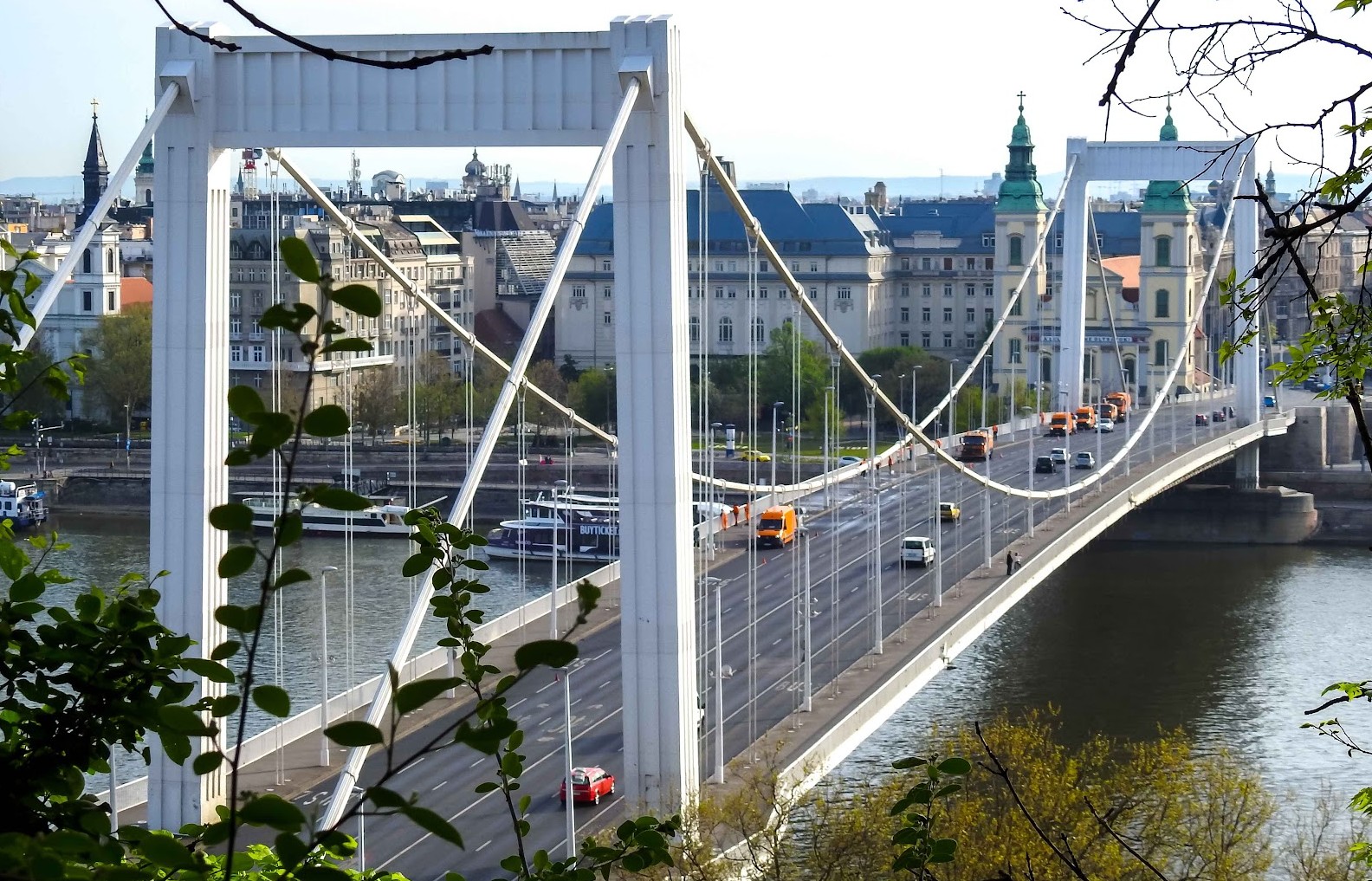 A hétvégén kezdődik a budapesti hidak őszi nagytakarítása