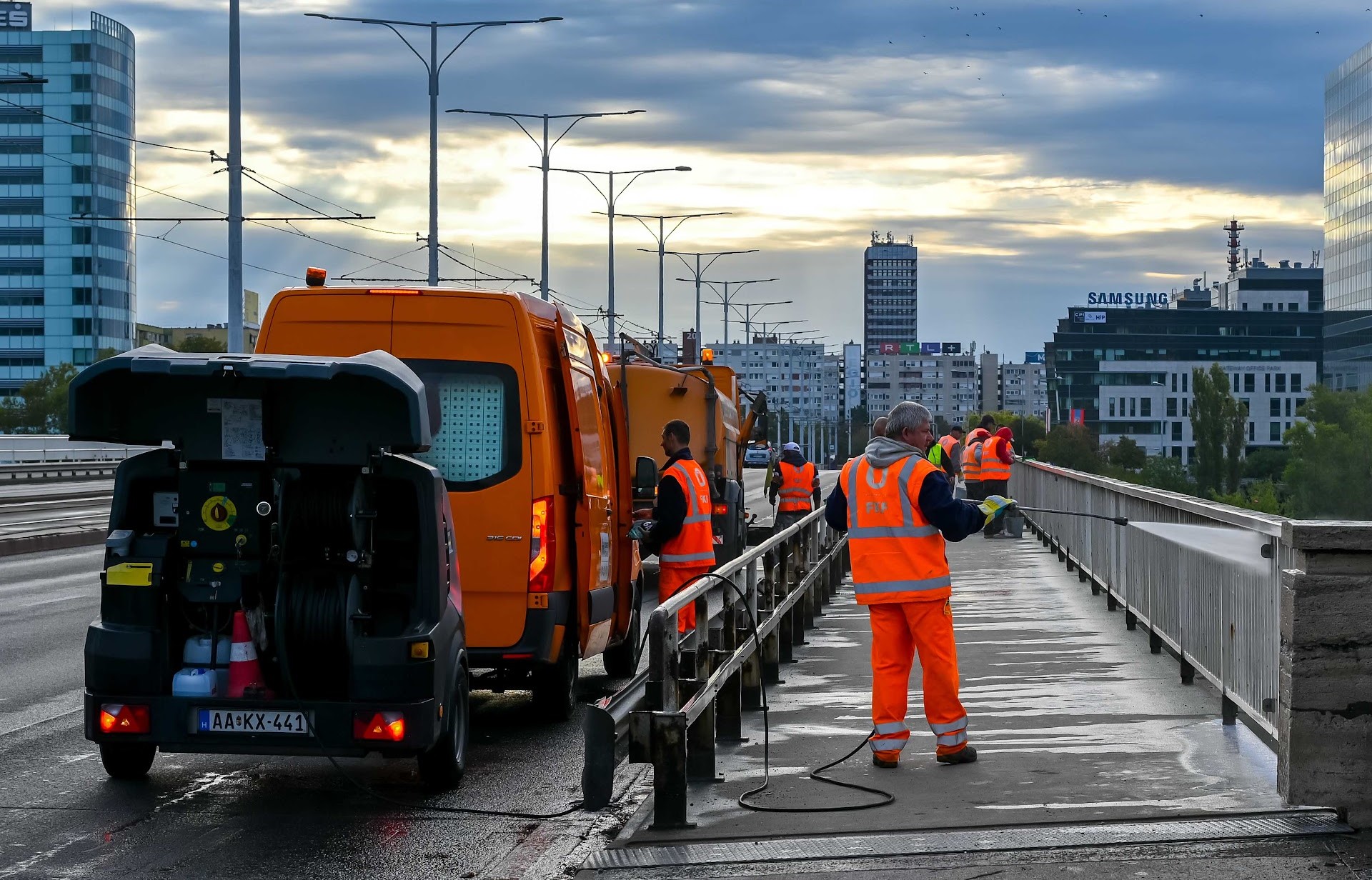 Hétvégi nagytakarítás az Árpád hídon